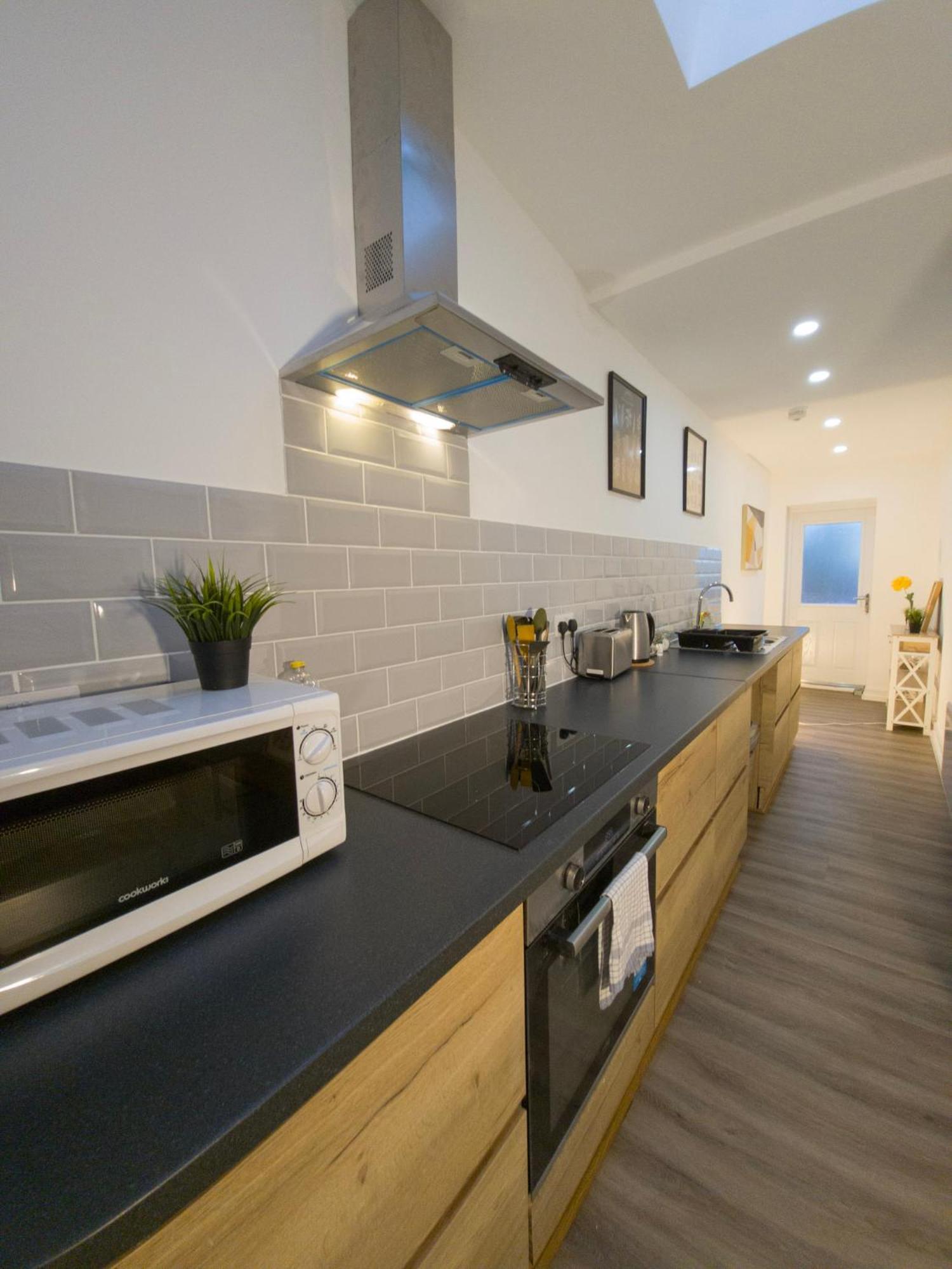 Plenty Of Parking Available; 3 Bedroom Apartment By Property Promise Cardiff Exteriör bild
