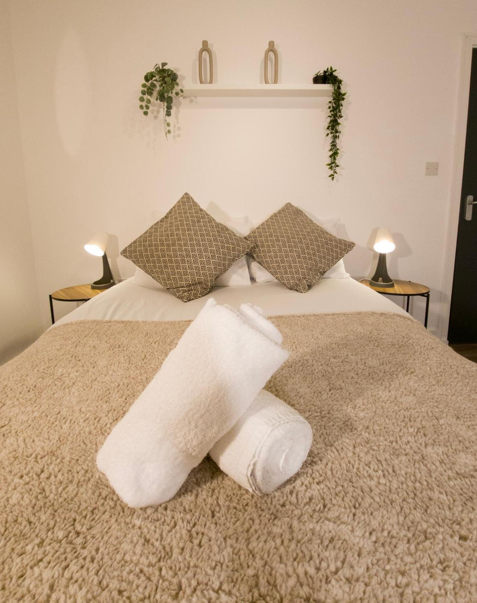 Plenty Of Parking Available; 3 Bedroom Apartment By Property Promise Cardiff Exteriör bild
