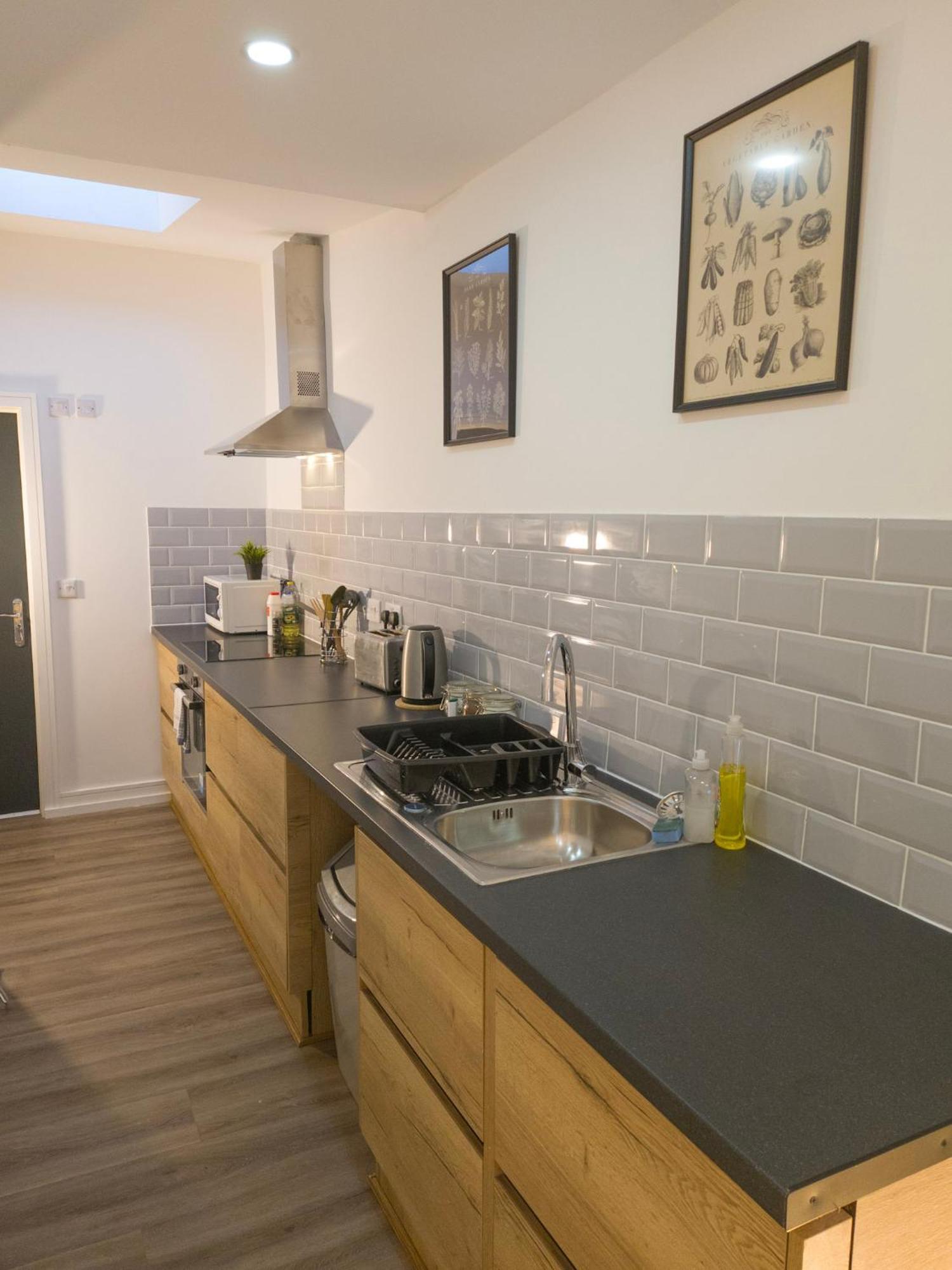 Plenty Of Parking Available; 3 Bedroom Apartment By Property Promise Cardiff Exteriör bild
