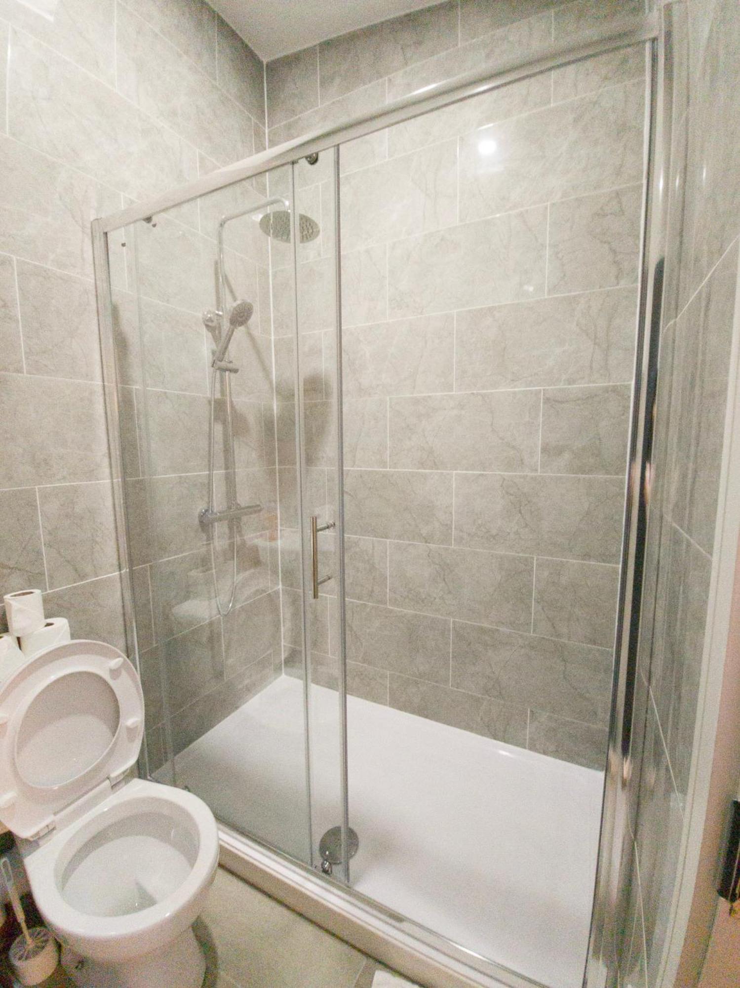 Plenty Of Parking Available; 3 Bedroom Apartment By Property Promise Cardiff Exteriör bild