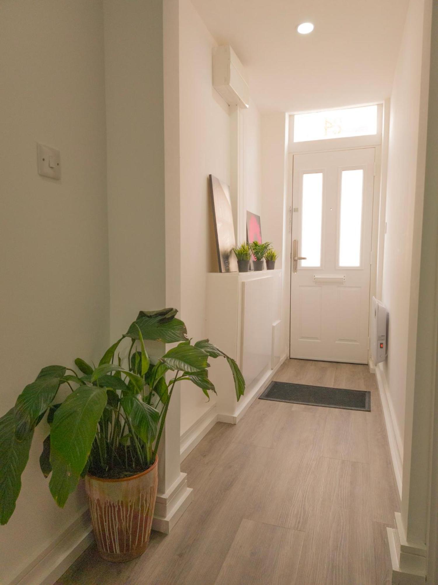 Plenty Of Parking Available; 3 Bedroom Apartment By Property Promise Cardiff Exteriör bild
