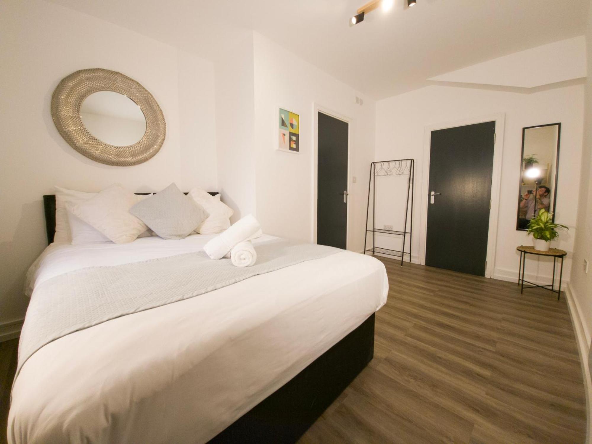 Plenty Of Parking Available; 3 Bedroom Apartment By Property Promise Cardiff Exteriör bild