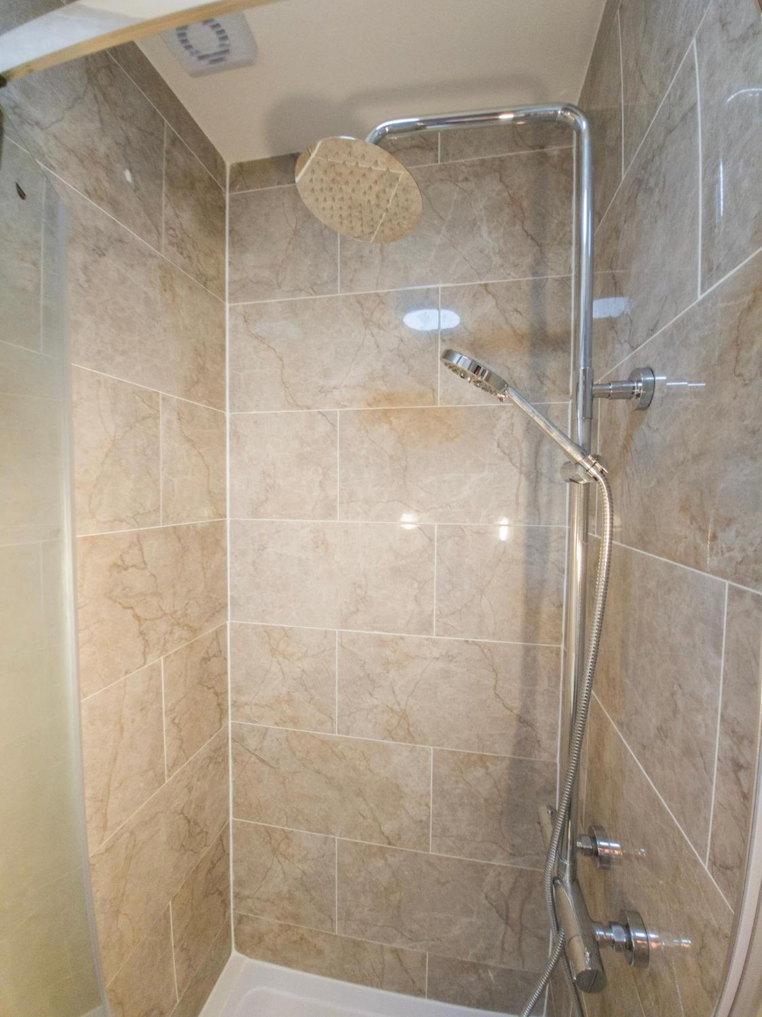 Plenty Of Parking Available; 3 Bedroom Apartment By Property Promise Cardiff Exteriör bild
