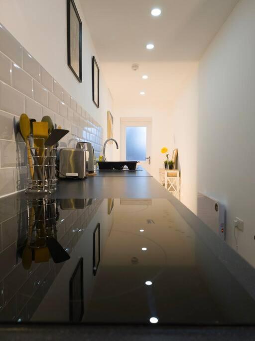 Plenty Of Parking Available; 3 Bedroom Apartment By Property Promise Cardiff Exteriör bild